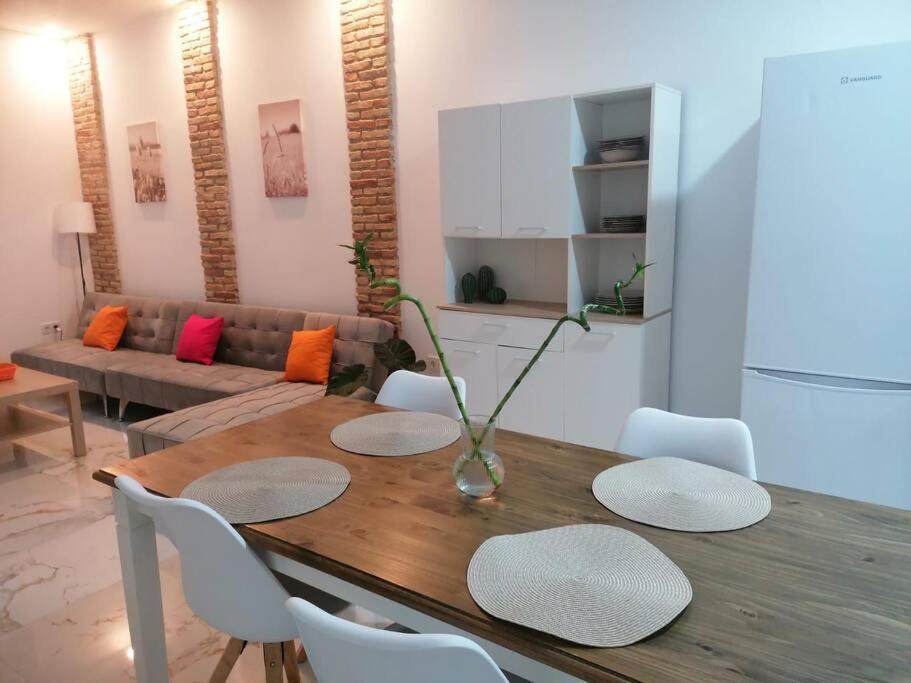 Living 2 Apartment *